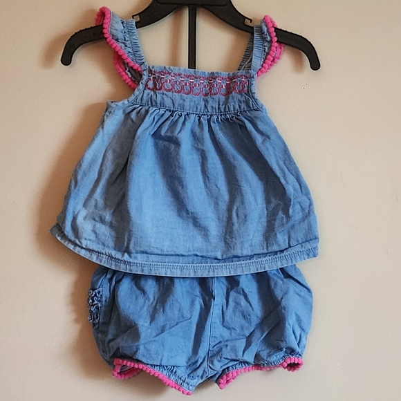Baby Essentials Baby Girl 2-piece Set. Top and Shorts Size 9 months. - Picture 2 of 5